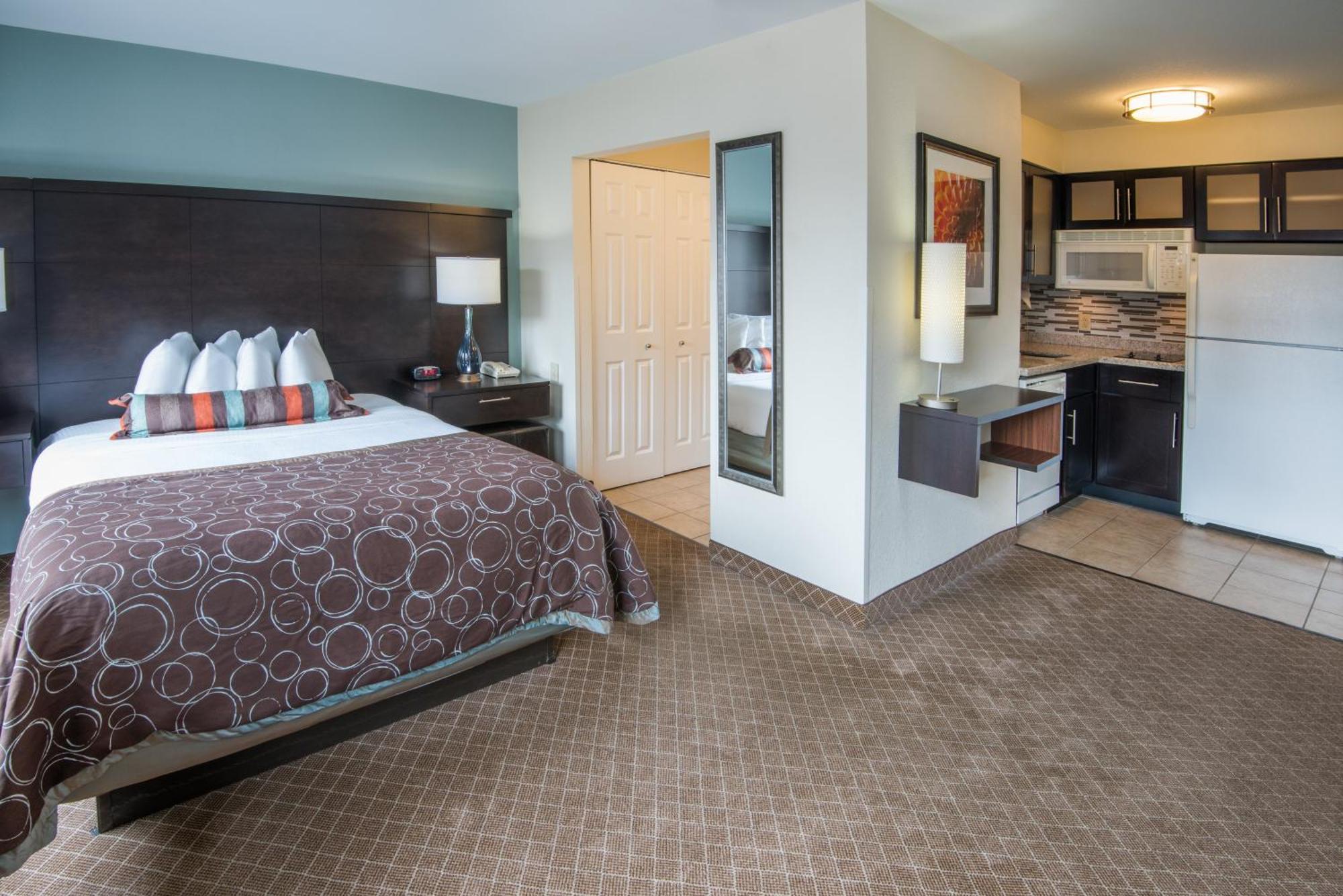 Studio Queen Suite