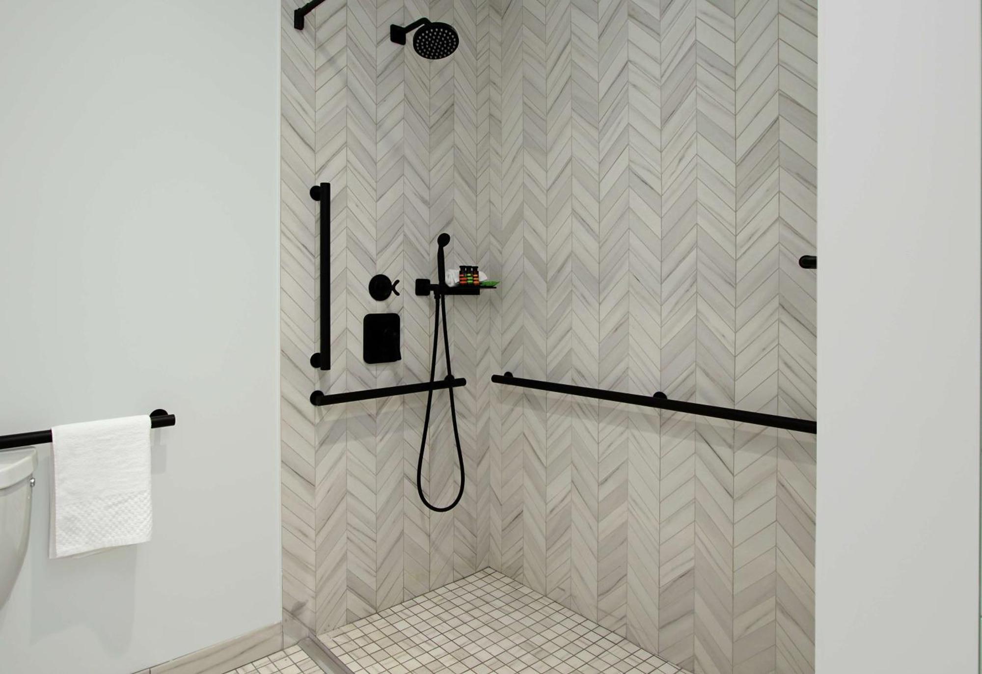 Queen Room Two Queen Beds Roll Shower Mobility Access