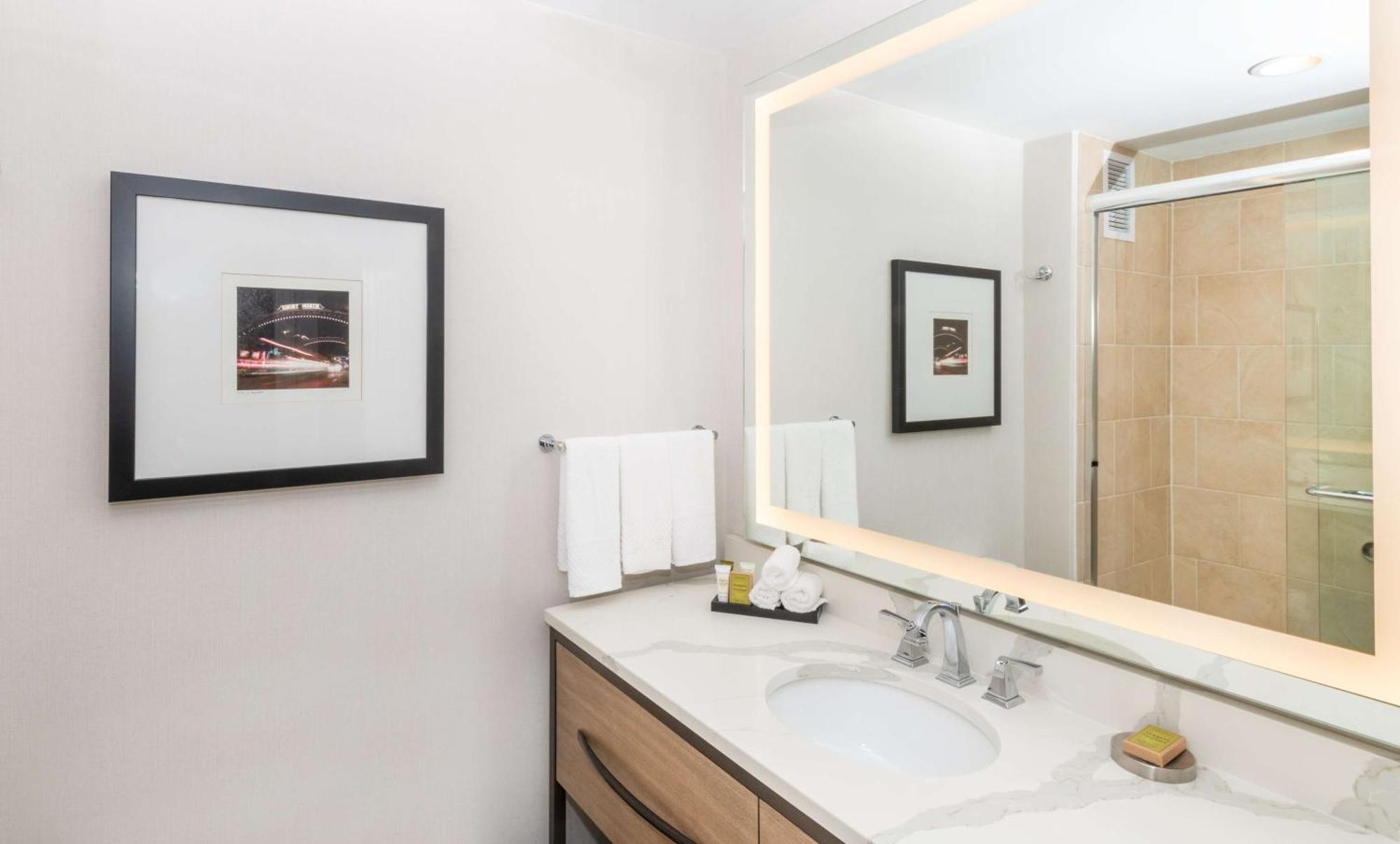 King Parlor Suite,1552300474:JPEG